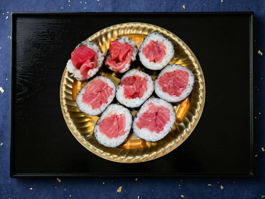 贅沢生本マグロ太巻き - 生本マグロを惜しみなく使用した極上の太巻き
